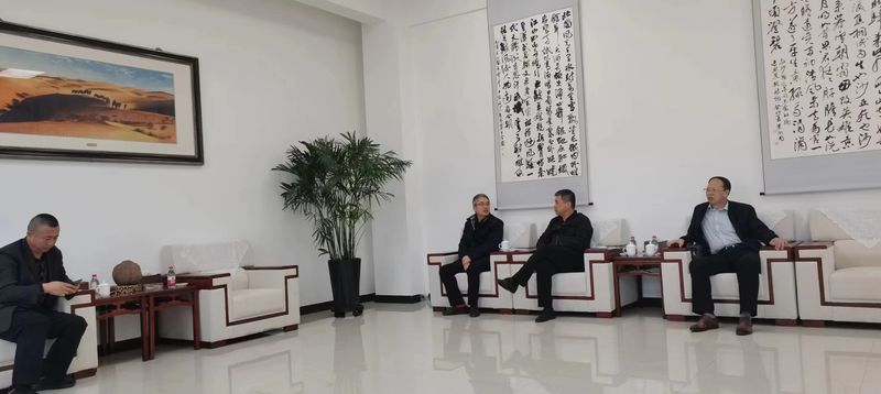 公司與哈密市政府領(lǐng)導(dǎo)洽談公司新疆發(fā)展思路，加大助力新疆能源發(fā)展！